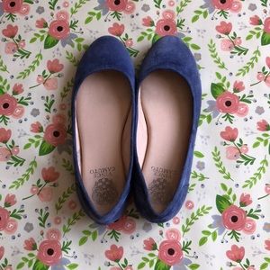 VINCE CAMUTO BLUE SUEDE FLATS 6.5